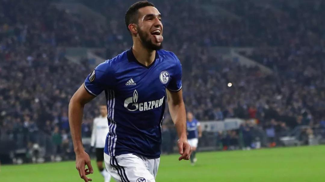  多特蒙德门将乌龙葬送平局